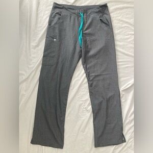 Figs Gray Kade Cargo Scrub Pants in Graphite Gray Size Small